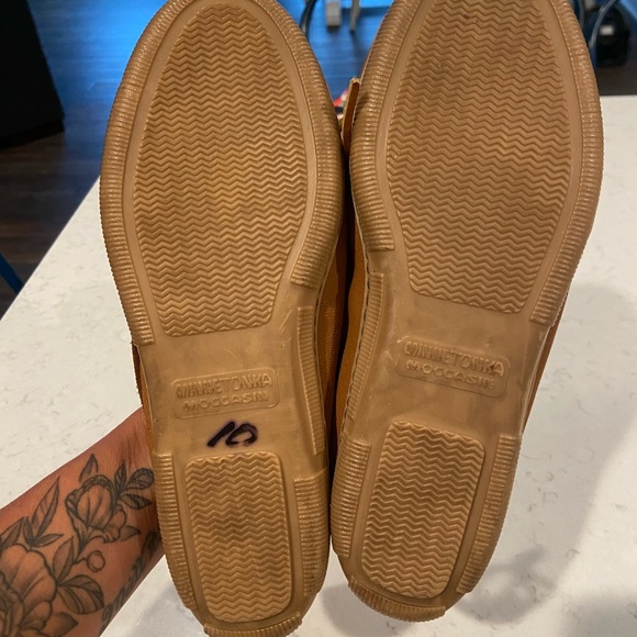 Minnetonka Tan Leather Fringe Moccasins - Picture 4 of 6